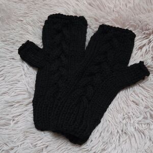 Brand new Cozy Cable Handknit Fingerless Gloves Mittens Black One size